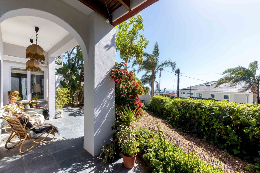 To Let 1 Bedroom Property for Rent in Green Point Western Cape